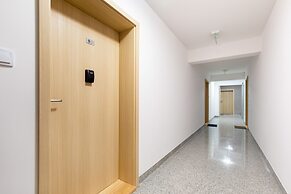 Marine Apartment 9B by Renters