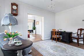 Kosciuszki Square Apartment by Renters