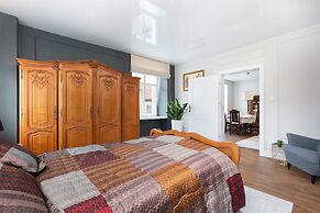 Kosciuszki Square Apartment by Renters