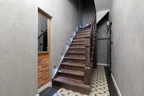 Kosciuszki Square Apartment by Renters