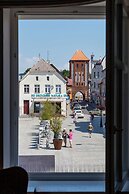 Kosciuszki Square Apartment by Renters