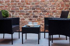 Kosciuszki Square Apartment by Renters