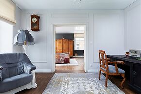 Kosciuszki Square Apartment by Renters