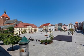 Kosciuszki Square Apartment by Renters