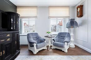 Kosciuszki Square Apartment by Renters