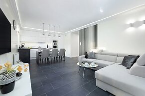 Sunny Terraces Apartments by Renters