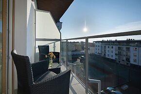Sunny Terraces Apartments by Renters
