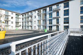 Sunny Terraces Apartments by Renters