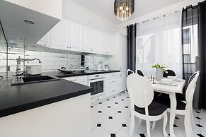 Supreme Apartment Mazowiecka by Renters