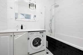 Supreme Apartment Mazowiecka by Renters