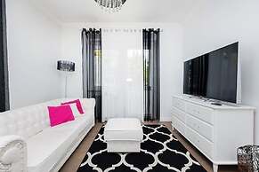 Supreme Apartment Mazowiecka by Renters