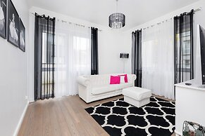 Supreme Apartment Mazowiecka by Renters