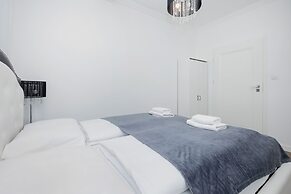 Supreme Apartment Mazowiecka by Renters