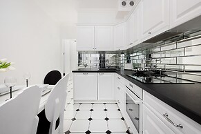 Supreme Apartment Mazowiecka by Renters