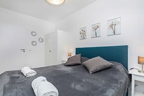 Sunny Rewal Apartments by Renters