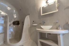 Fira-cave-sleeps 13-parking-pool-pet Friendly