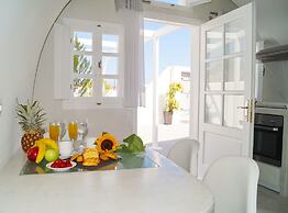 Fira-cave-sleeps 13-parking-pool-pet Friendly