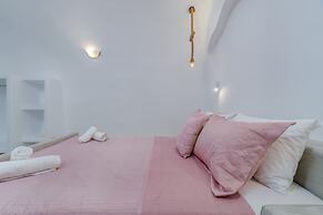 Fira-cave-sleeps 13-parking-pool-pet Friendly