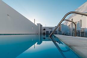 Fira-cave-sleeps 13-parking-pool-pet Friendly