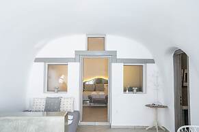 Fira-cave-sleeps 13-parking-pool-pet Friendly