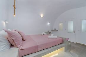 Fira-cave-sleeps 13-parking-pool-pet Friendly