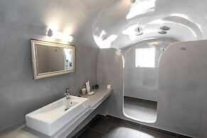 Fira-cave-sleeps 13-parking-pool-pet Friendly