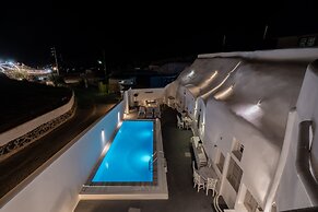 Fira-cave-sleeps 13-parking-pool-pet Friendly