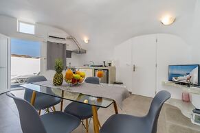 Fira-cave-sleeps 13-parking-pool-pet Friendly