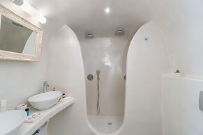 Fira-cave-sleeps 13-parking-pool-pet Friendly