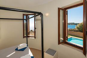 Armonia Seaside Villas