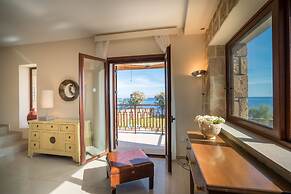 Armonia Seaside Villas