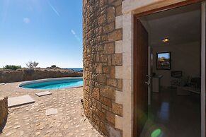 Armonia Seaside Villas