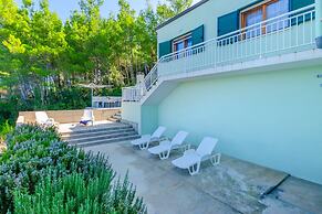 Seafront Holiday Home Marija
