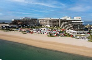 Th8 Palm Dubai Beach Resort, Vignette Collection, an IHG Hotel