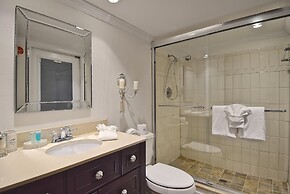 Direct Beachfront Delight by Beachside Management