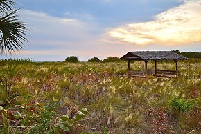 Direct Beachfront Delight by Beachside Management