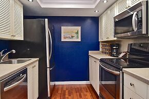 Direct Beachfront Delight by Beachside Management