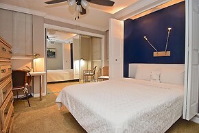 Direct Beachfront Delight by Beachside Management