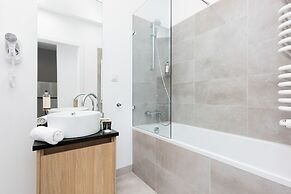 Apartment Warsaw Sławinska by Renters