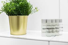 Business Apartment Grzybowska by Renters