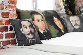 Studio Warsaw Krzywe Kolo by Renters