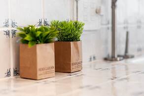 Studio Warsaw Krzywe Kolo by Renters