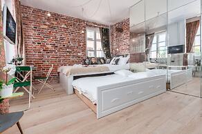 Studio Warsaw Krzywe Kolo by Renters