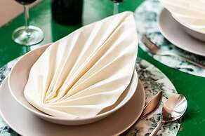 Studio Warsaw Krzywe Kolo by Renters