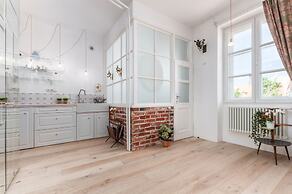 Studio Warsaw Krzywe Kolo by Renters