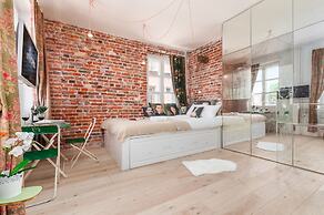 Studio Warsaw Krzywe Kolo by Renters