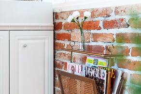 Studio Warsaw Krzywe Kolo by Renters