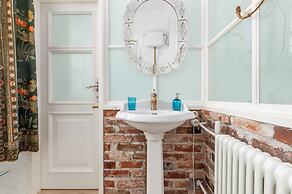 Studio Warsaw Krzywe Kolo by Renters