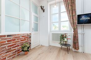 Studio Warsaw Krzywe Kolo by Renters