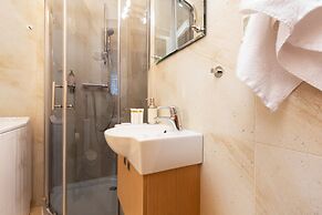 Apartments Warsaw Hoza by Renters